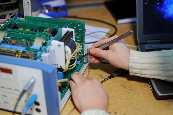 آموزشگاه تعمیرات تجهیزات پزشکی در قم