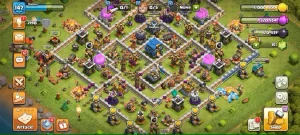 پایگاه خانگی کلش اف کلنز.