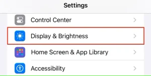 روی «نمایش و روشنایی» ضربه بزنید.