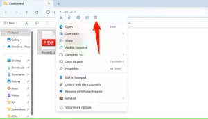 نماد سطل زباله برای فایل های اصلی در File Explorer برجسته شده است.