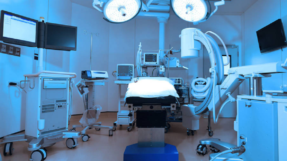 آموزشگاه تعمیرات تجهیزات دندانپزشکی در انقلاب