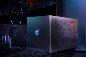 
جعبه بازی AORUS RTX 4090 گیگابایت روی یک میز.