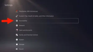 یک فلش قرمز که به منوی دسترسی در تنظیمات سیستم PS5 اشاره دارد.