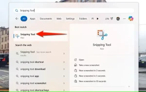 ابزار Snipping در جستجوی ویندوز برجسته شده است.