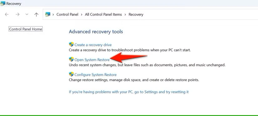 "بازیابی سیستم بازیابی" در کنترل پنل برجسته شده است.