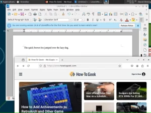 FreeBSD Xfce رومیزی با فایرفاکس، LibreOffice Writer و Aisleriot Solitaire اجرا می شود.