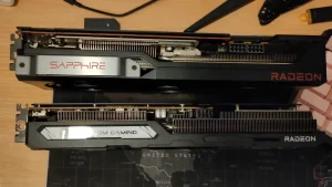 دو کارت گرافیک Sapphire Pulse RX 6800 XT در کنار یکدیگر در پس زمینه سفید.