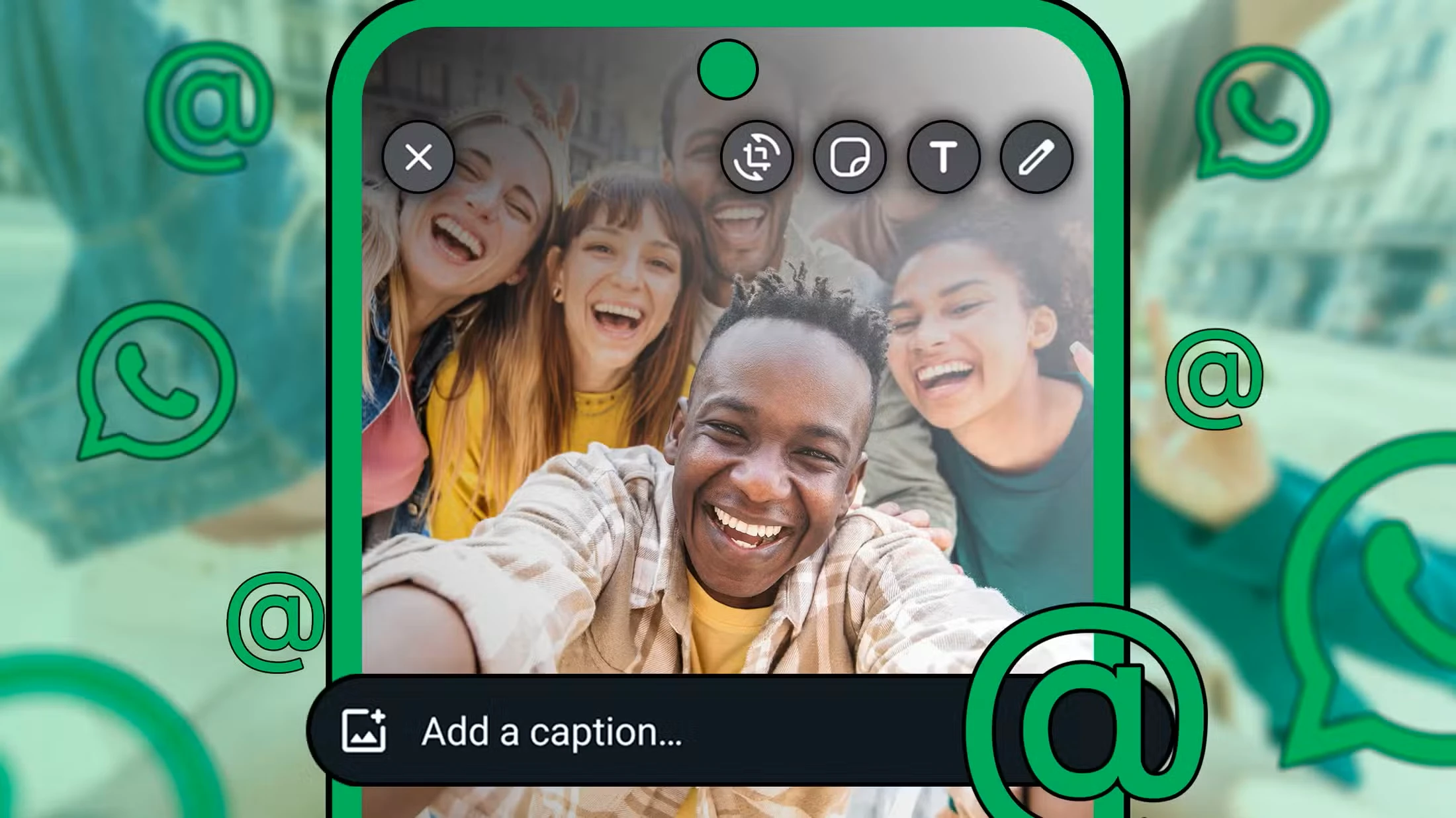 گروهی از افراد در حال ثبت استوری در واتساپ