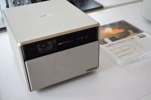 پروژکتور لیزری XGIMI Horizon Ultra در یک کنفرانس مطبوعاتی به نمایش گذاشته شد.