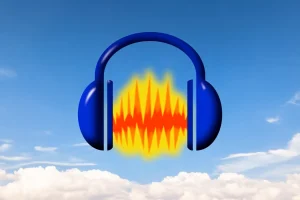 لوگوی Audacity بر فراز آسمان ابری.