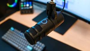 چند میکروفون کنار هم