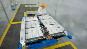 تصویری از مونتاژ بسته باتری در کارخانه هوندا