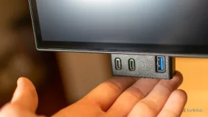 درگاه‌های USB خروجی روی مانیتور Dell Ultrasharp 27 Thunderbolt Hub-1