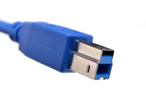 
کانکتور Universal Serial Bus (USB) 3.0 type B جدا شده روی سفید.