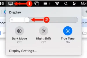 اسکرین شات از نوار لغزنده روشنایی صفحه نمایش در نوار منو در مک بوک با یک مجوز در کنار نوار لغزنده.