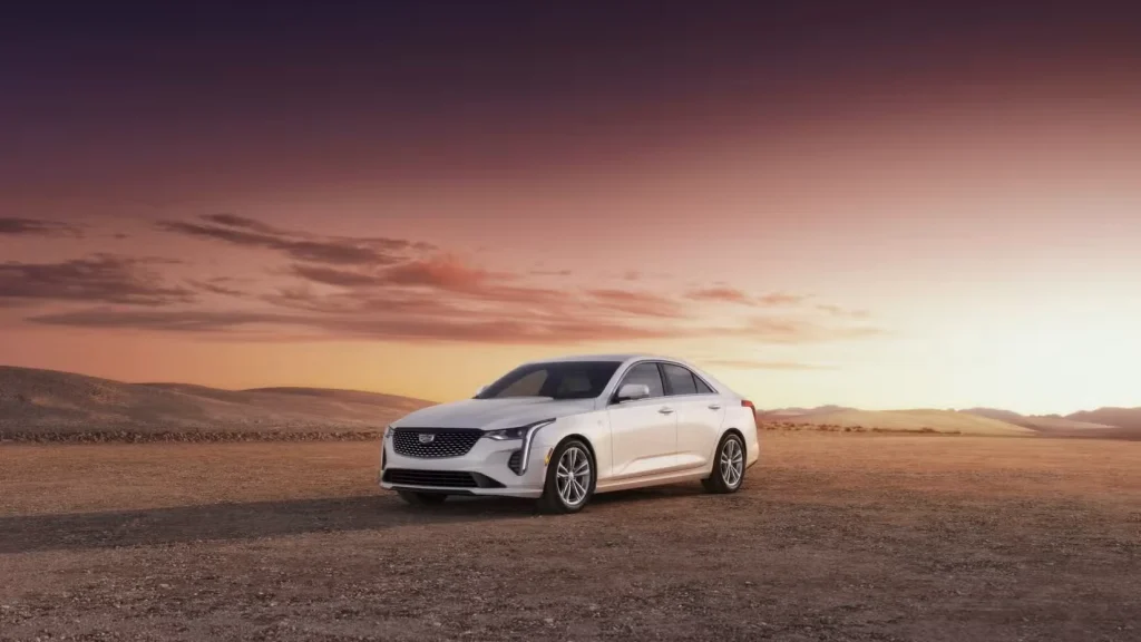 عکس 3/4 جلوی کادیلاک CT4 2023