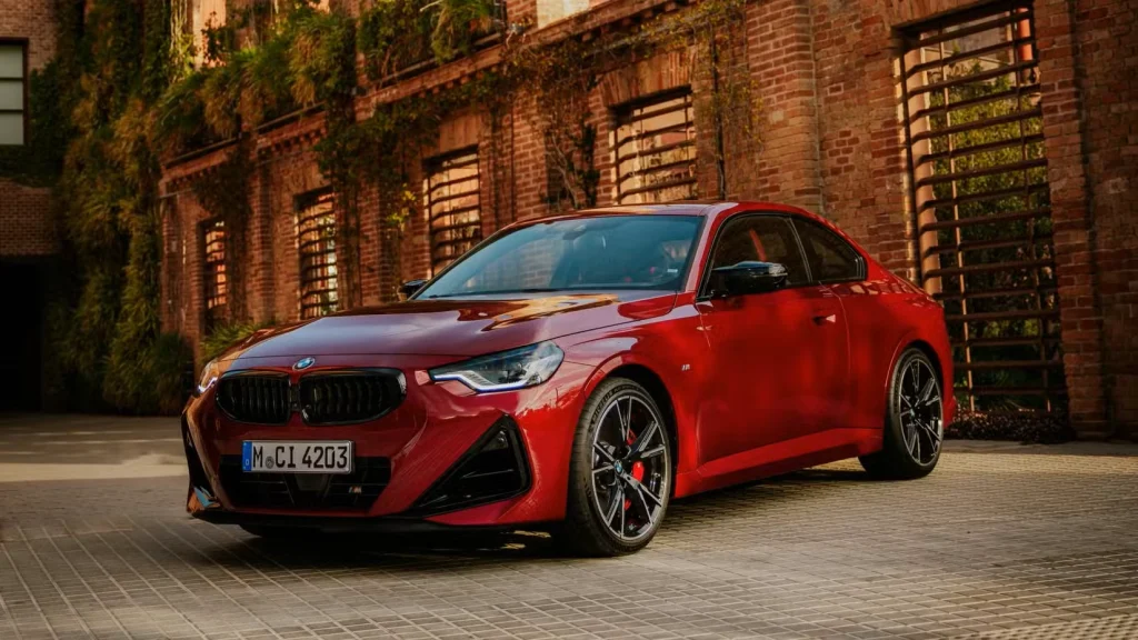 عکس 3/4 جلوی BMW 2-series کوپه 2025