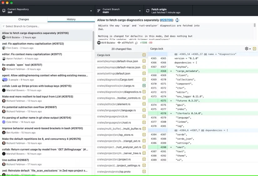 برنامه دسکتاپ گیتهاب، تاریخچهای از کامیتها را در پنل سمت چپ و جزئیات یک کامیت خاص - شامل پیام، فایلهای تغییر یافته و خطوط تغییر یافته - در کنار آن نشان میدهد.