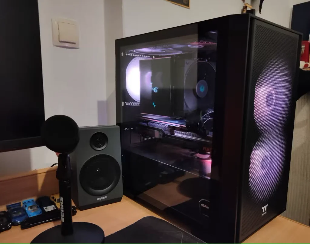 یک رایانه بازی روی میز.