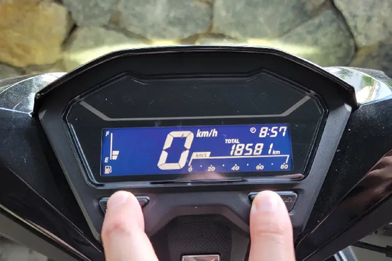 تعمیر کیلومتر موتورسیکلت کلیک